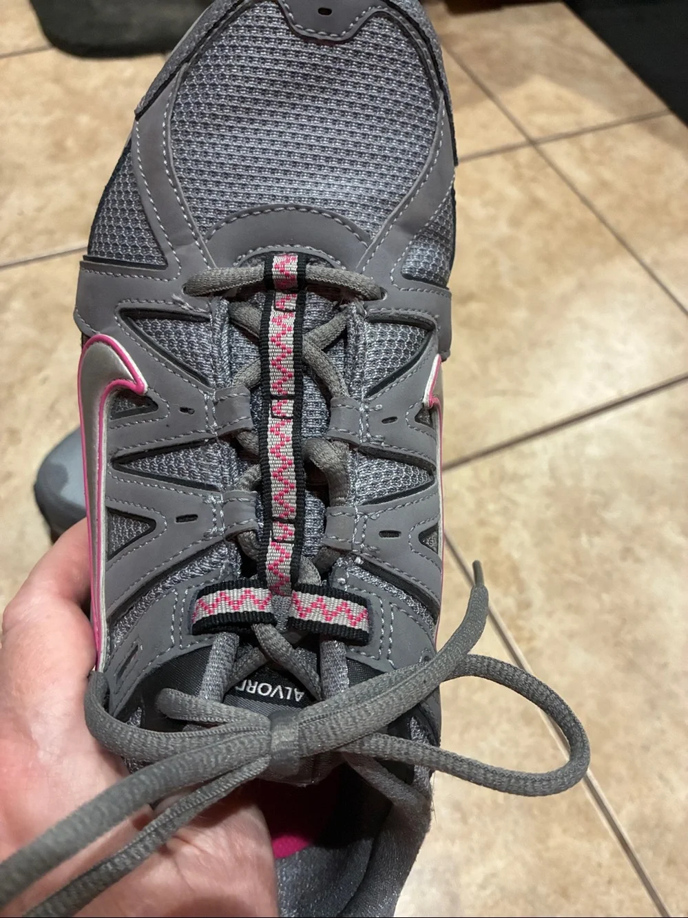 Nike Women's Gray and Pink Athletic Sneakers